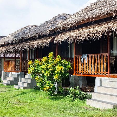 The Ujung Bocur Bungalows Krui ภายนอก รูปภาพ