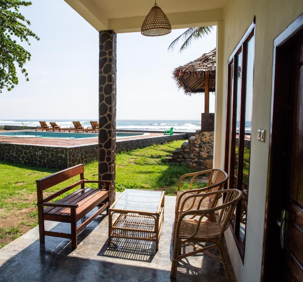 The Ujung Bocur Bungalows Krui ภายนอก รูปภาพ