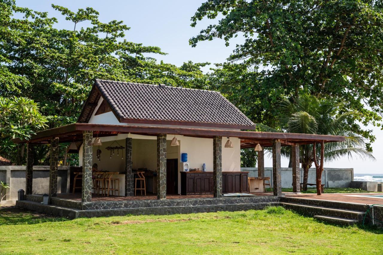 The Ujung Bocur Bungalows Krui ภายนอก รูปภาพ