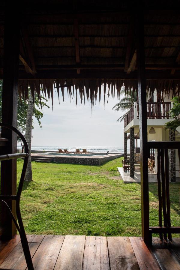 The Ujung Bocur Bungalows Krui ภายนอก รูปภาพ